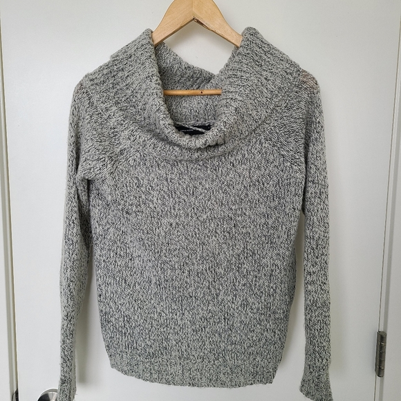 Vera Moda off the shoulder sweater - Picture 2 of 3